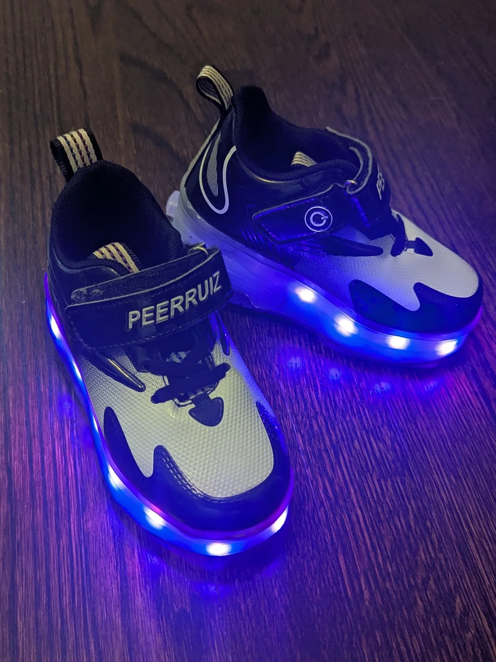 Jiandian LED Light Up Roller Shoes Kids Size 11